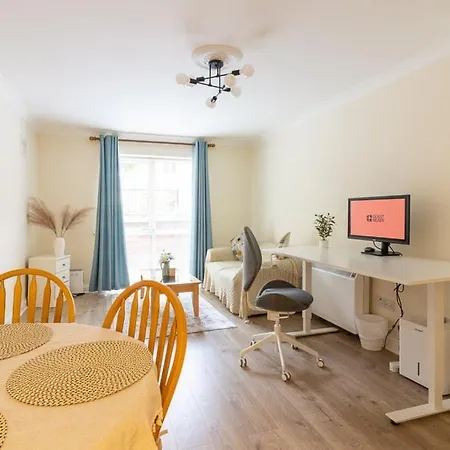Apartment Guestready - Parkside Retreat With Charm